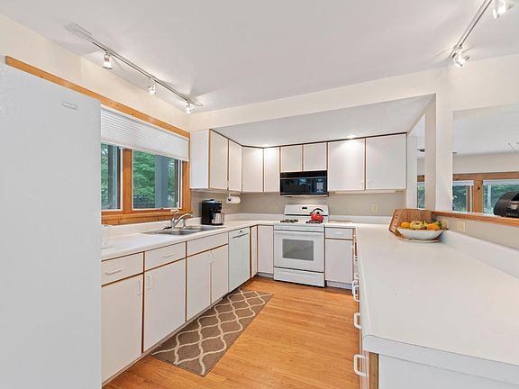 5th image of 19322 Highland Dr
