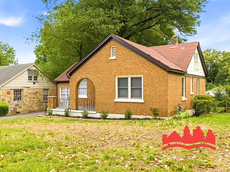 755 E McKellar Ave — Photo 4