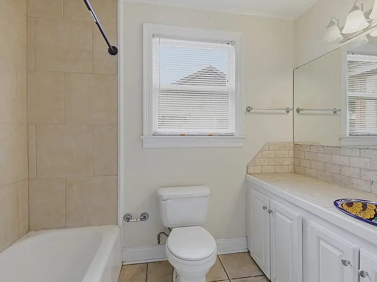 146 Lucille St — Photo 4