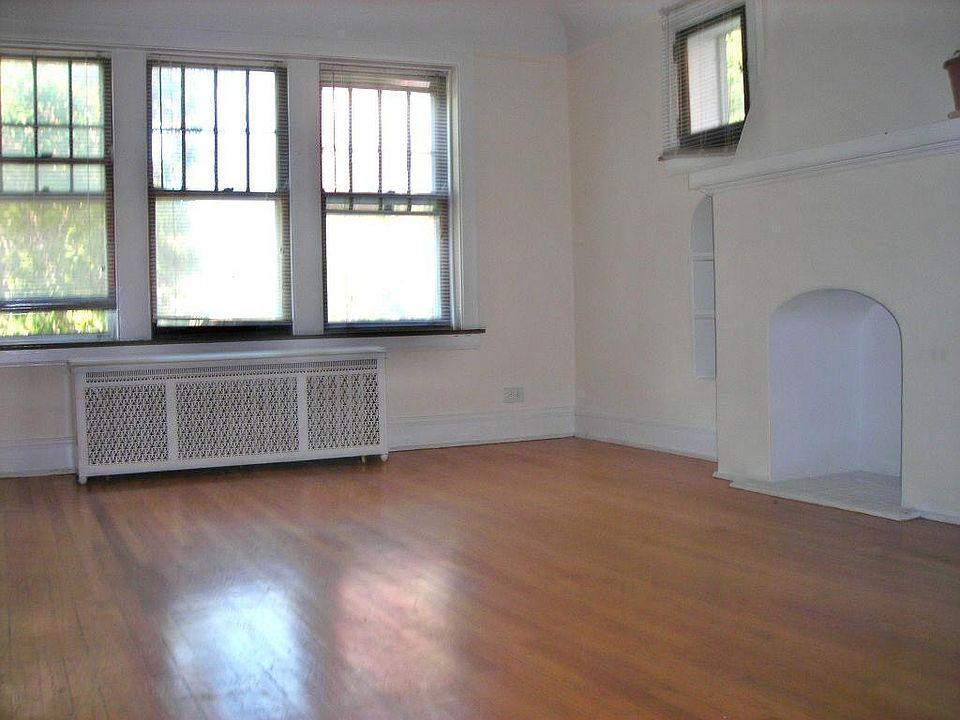 2nd image of 2619 W Berwyn Ave APT 01