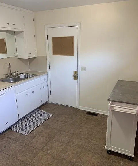 122 E Blake St — Photo 8
