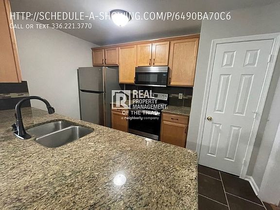 3rd image of 1 Glendale Oaks Ct