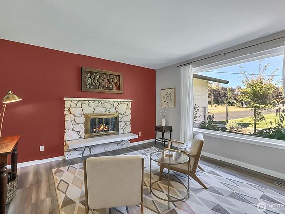 4th image of 2102 Vine Road