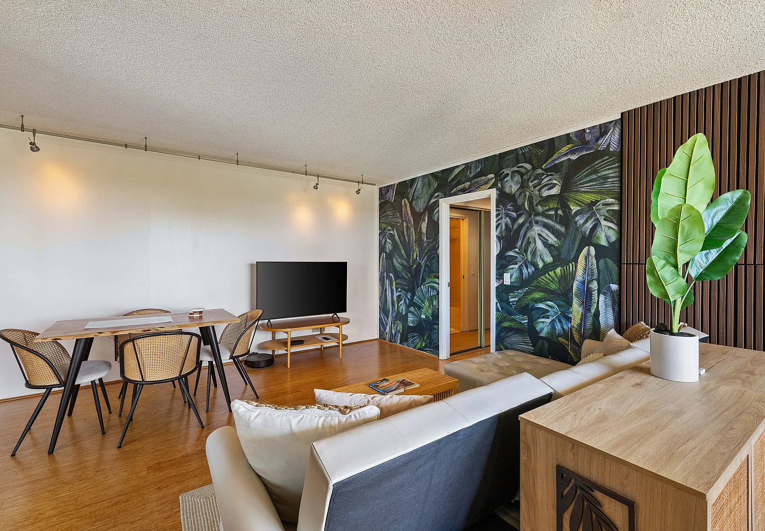 419 Keoniana St #905, Honolulu, HI 96815 — Photo 2
