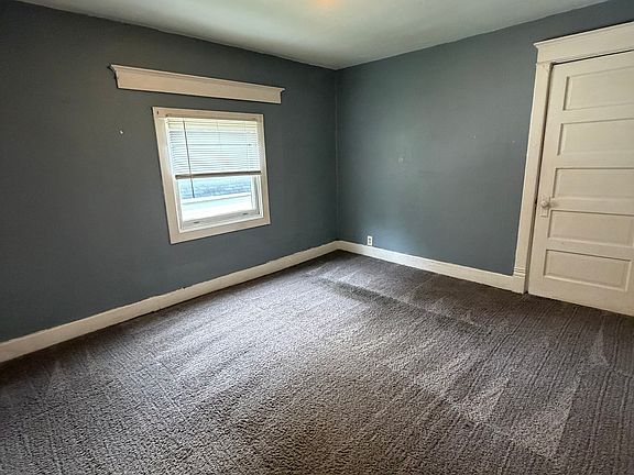 5th image of 528 S Washington St APT 3