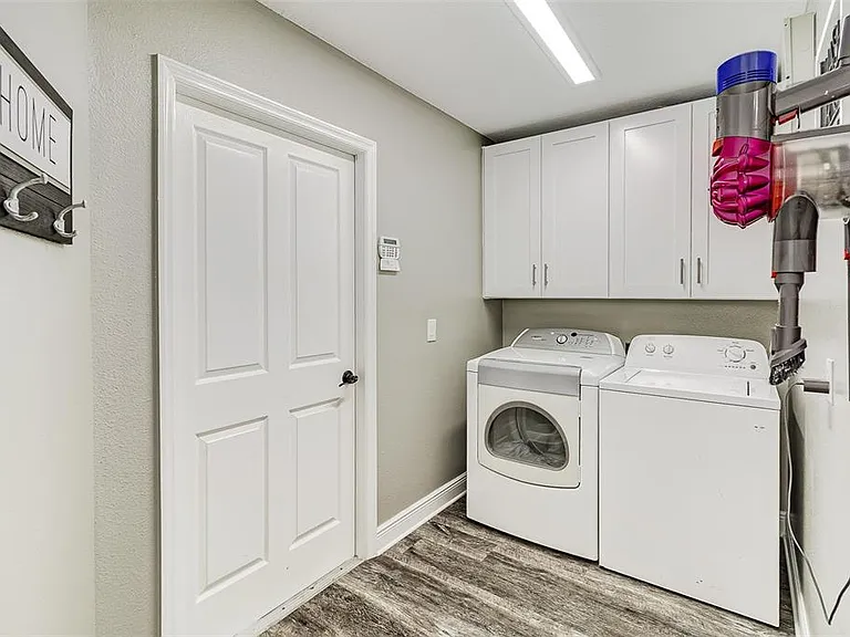 5864 Manchester Dr W — Photo 22