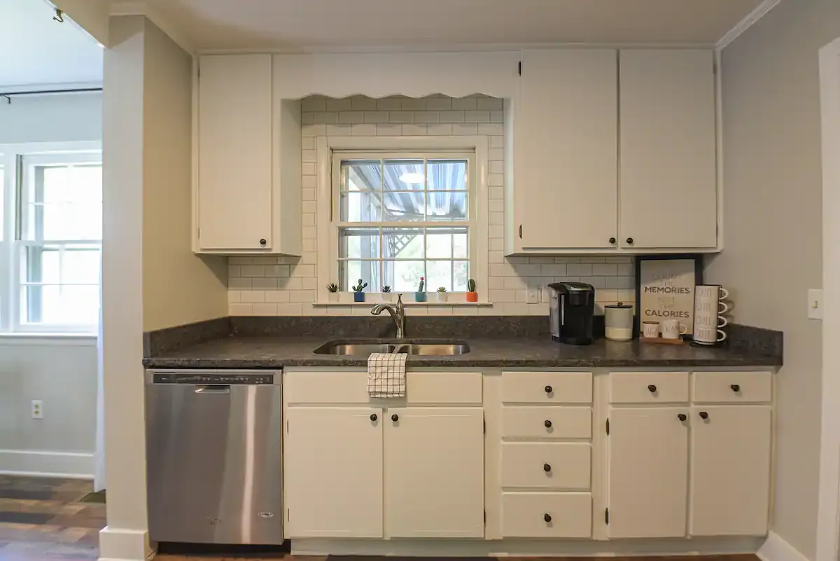 3 bed, 1350 sqft, $3,100 — Photo 4