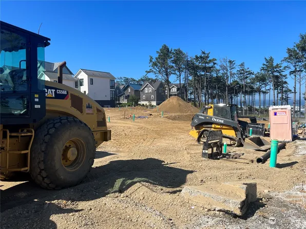 62 Ocean Tide Lane, Pacific Beach, WA 98571