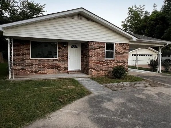 513 N 4th St, Paris, AR 72855