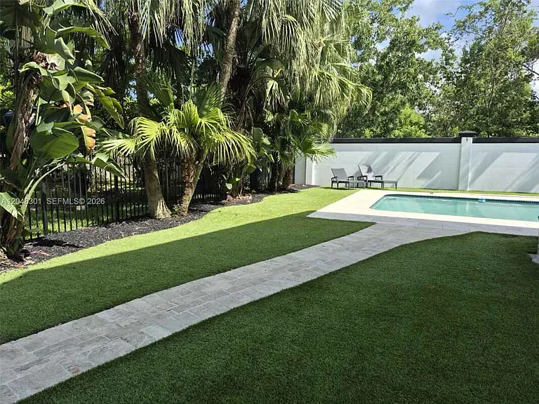 5820 SW 58th Ct — Photo 18