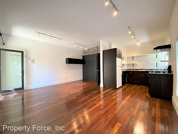 4th image of 1067 Oak St #A