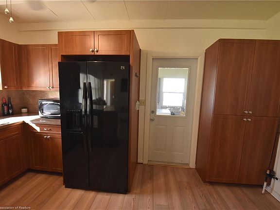 4th image of 1220 Lake Clay Dr