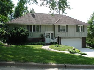4875 Skyline Dr, Sioux City, IA 51104