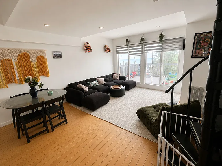 1000 Winthrop Ave #3 — Photo 3