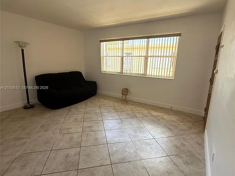7720 Byron Ave #4 — Photo 23