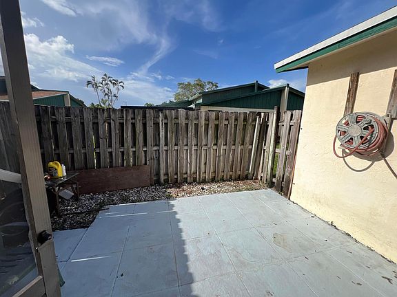 5th image of 1052 Manor Drive #13b