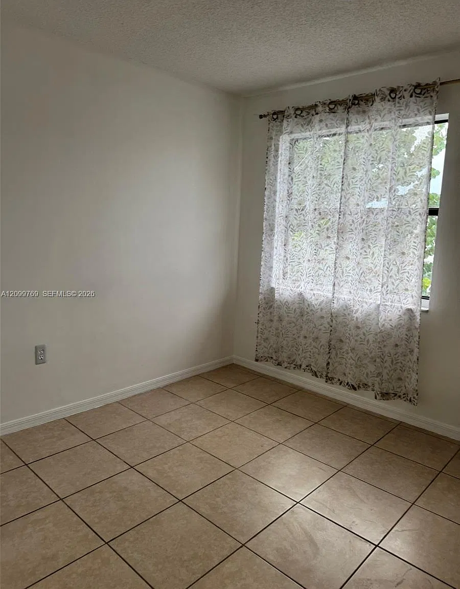 Second West Lake Condo — Photo 3