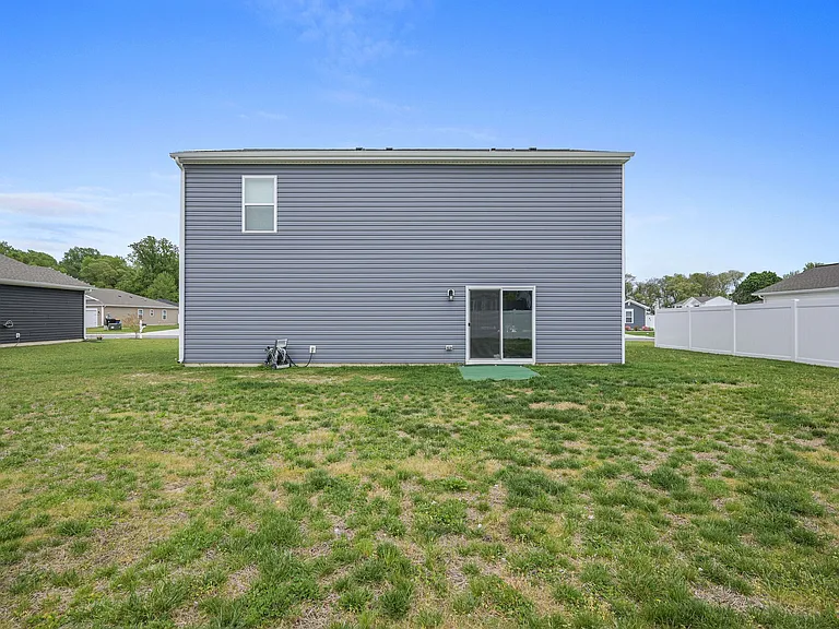 31 New England Dr — Photo 16