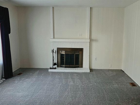 2nd image of 18900 Glendower Rd