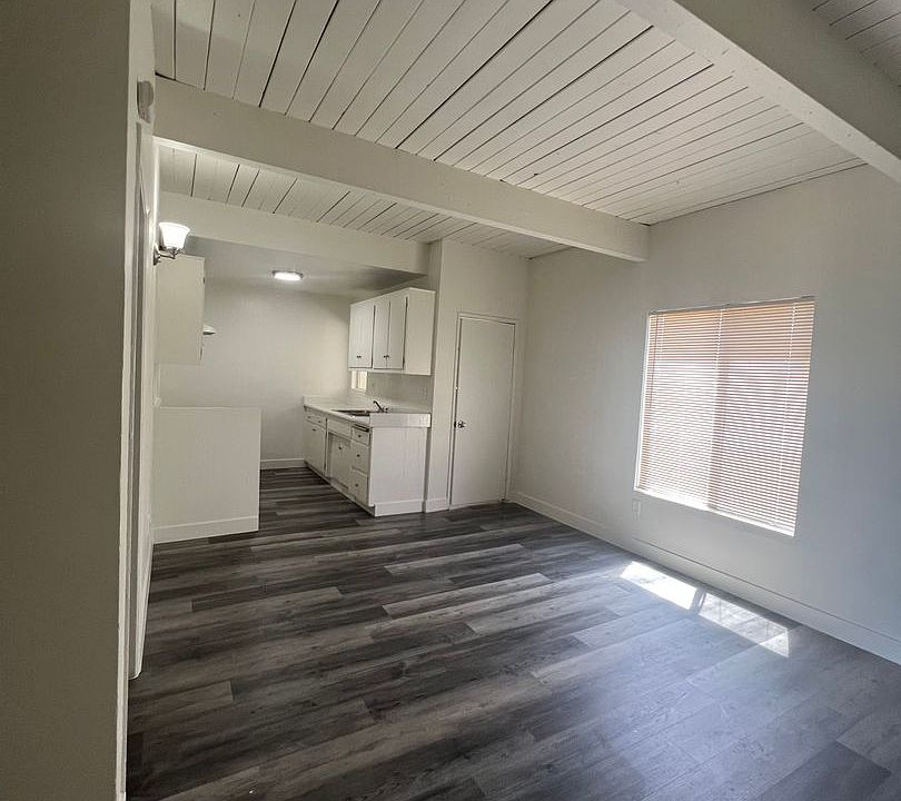 1st image of 15201 Victory Blvd #10