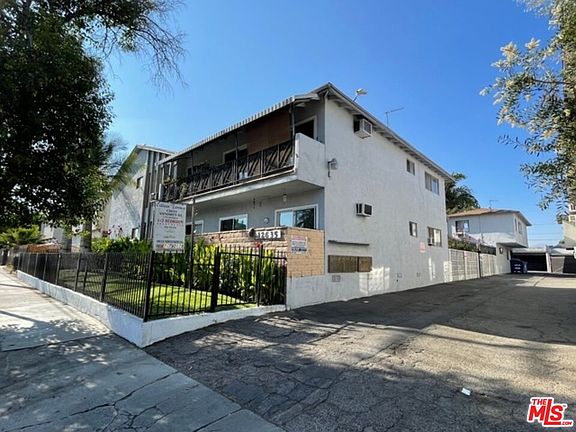 3rd image of 12635 Vanowen St