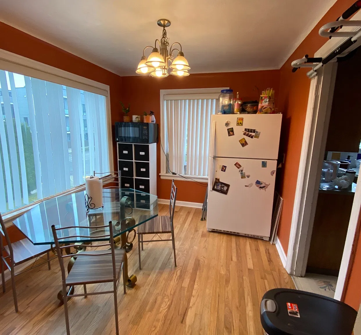 5 bed, 2160 sqft, $675 — Photo 2