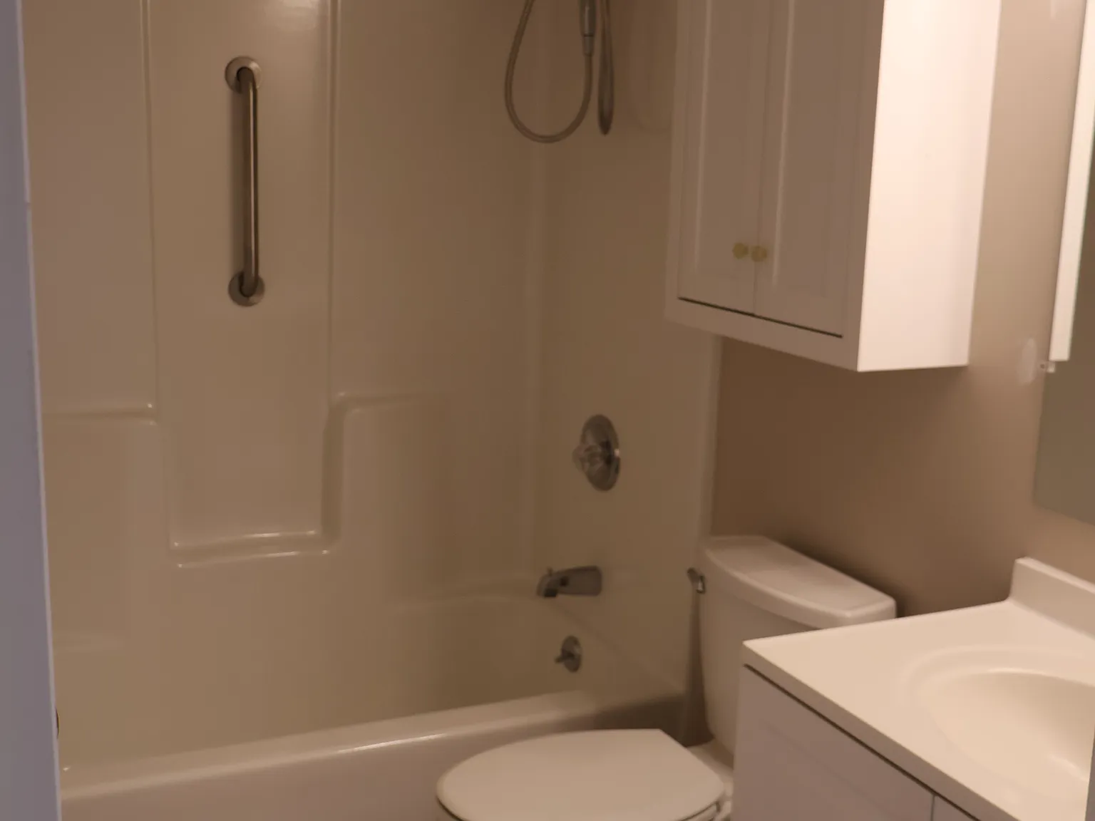 2 bed, 728 sqft, $1,900 — Photo 3