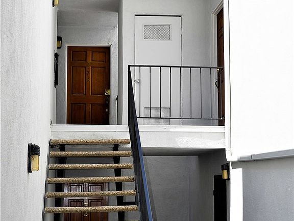 3rd image of 18645 Hatteras St Unit 274