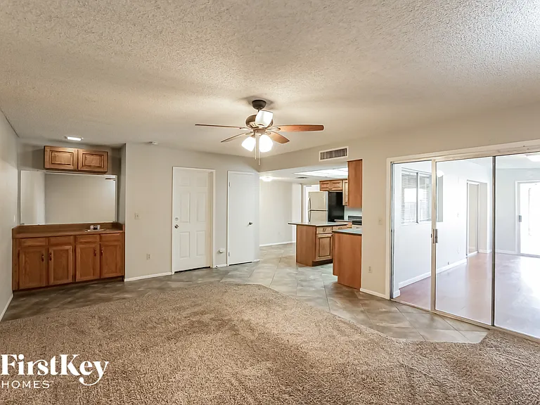 4656 W Townley Ave — Photo 6