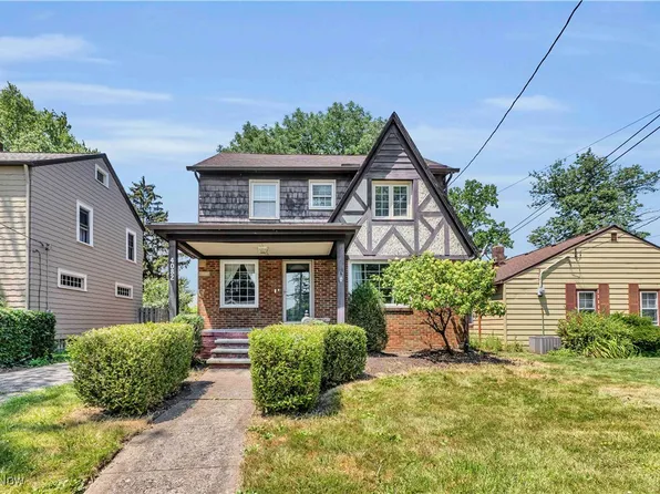 4082 W 204th St, Fairview Park, OH 44126