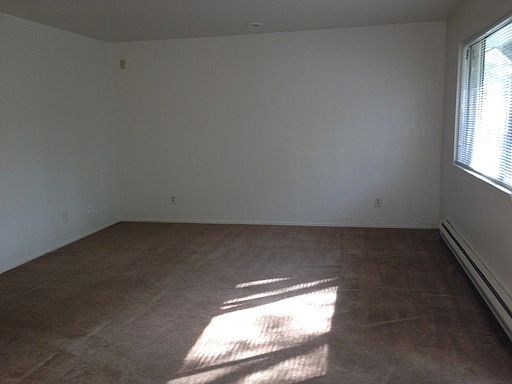 2nd image of 634 Oakwood Dr