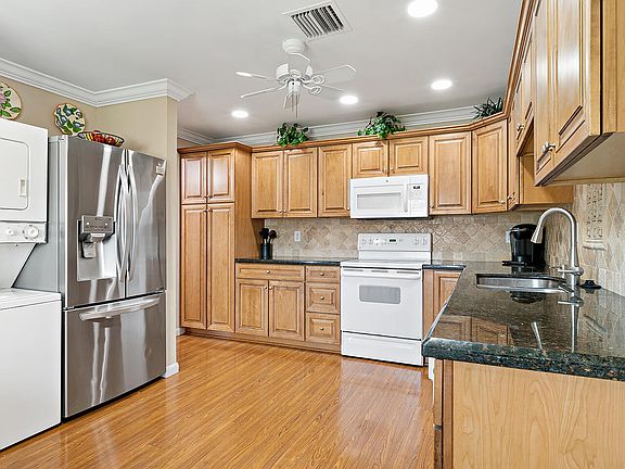 3rd image of 1600 NW 18th Avenue #103