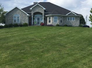 2 Tara Dr, Saint Joseph, MO 64507