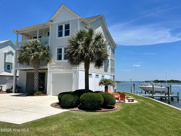 702 Roland Avenue, Surf City, NC 28445