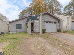 107 Lake Pointe Dr, Warner Robins, GA 31088