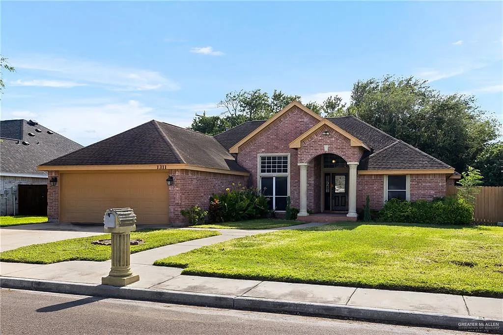 4 bed, 3.0 bath, 2016 sqft, $2,200 — Photo 1