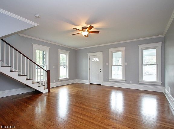 4th image of 403 E Lake Ave