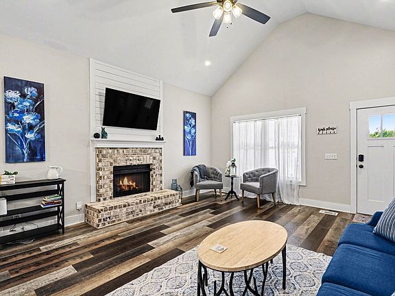 5th image of 189 Julia Ann Ct