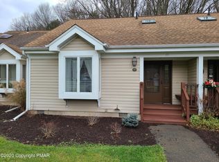 43 Dragon Fly Cir, Stroudsburg, PA 18360