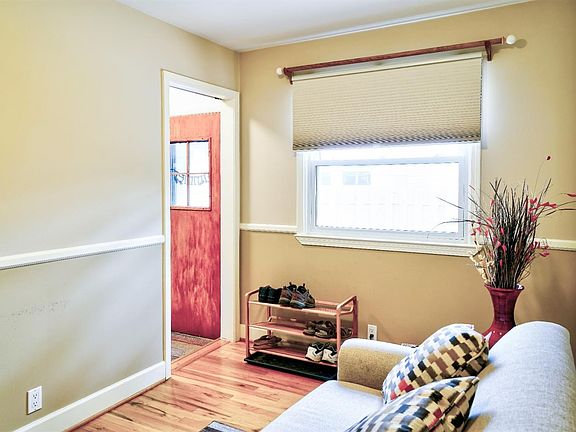 5th image of 1451 Argyle Cres
