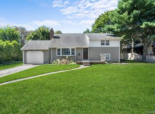 68 Ocean Ave, Bay Shore, NY 11706