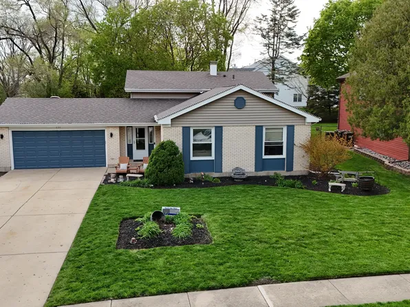 834 Huntington Dr, Crystal Lake, IL 60014