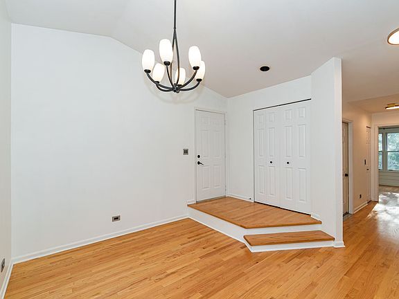 3rd image of 1233 Streamwood Ln