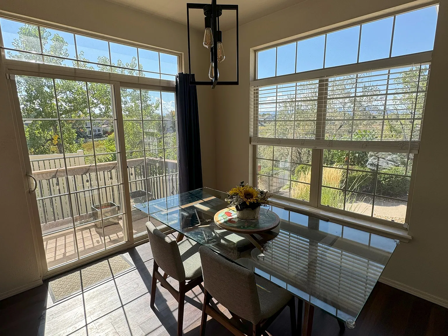3 bed, 1664 sqft, $3,100 — Photo 2