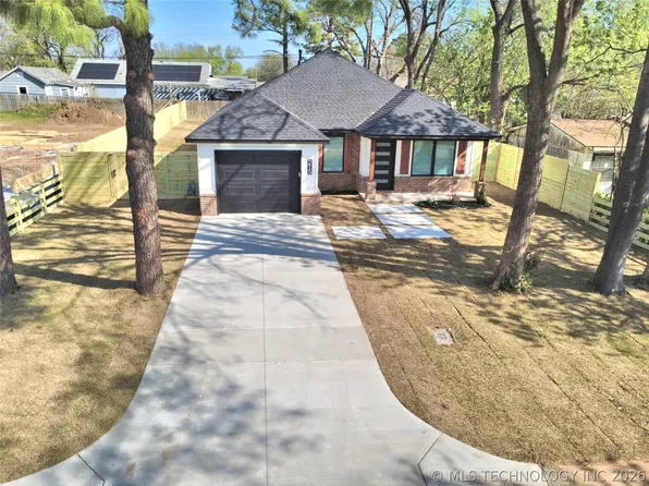 215 W 40th Pl, Sand Springs, OK 74063