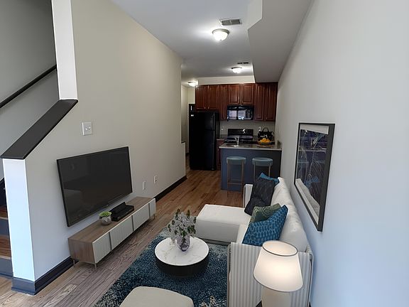 4th image of 1726 Arlington St #B