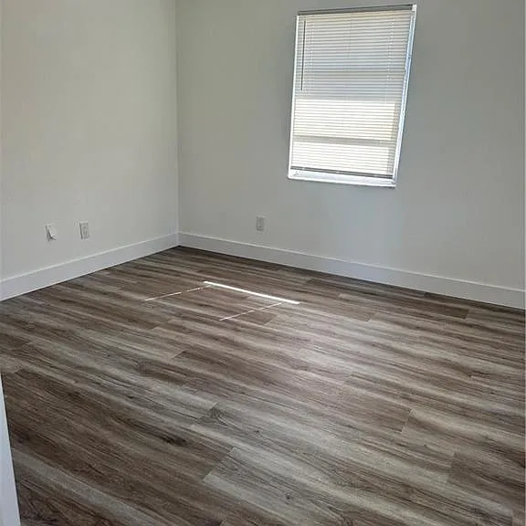 2105 SE 15th Pl — Photo 3
