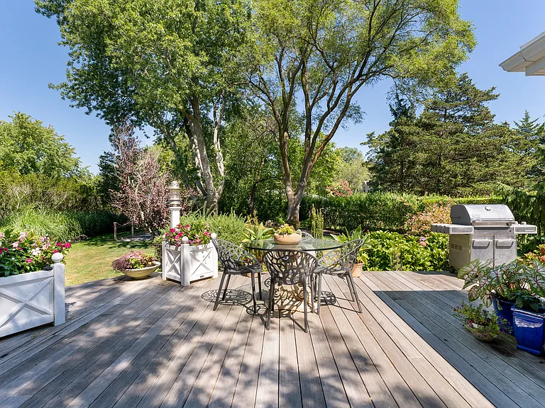 529 Peconic Bay Blvd — Photo 35