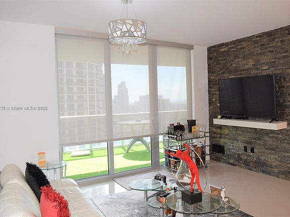 3rd image of 488 NE 18th St Unit 3904