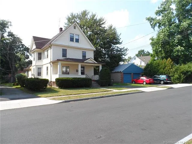 225 Whiting Ln #2 — Photo 1
